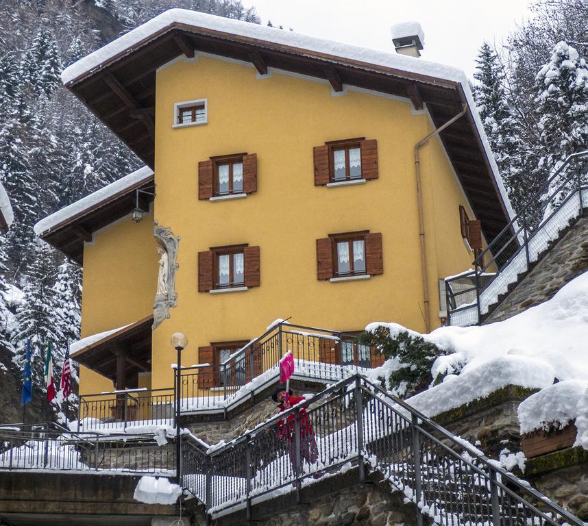 Valdigiust Hotel Campodolcino Exterior photo